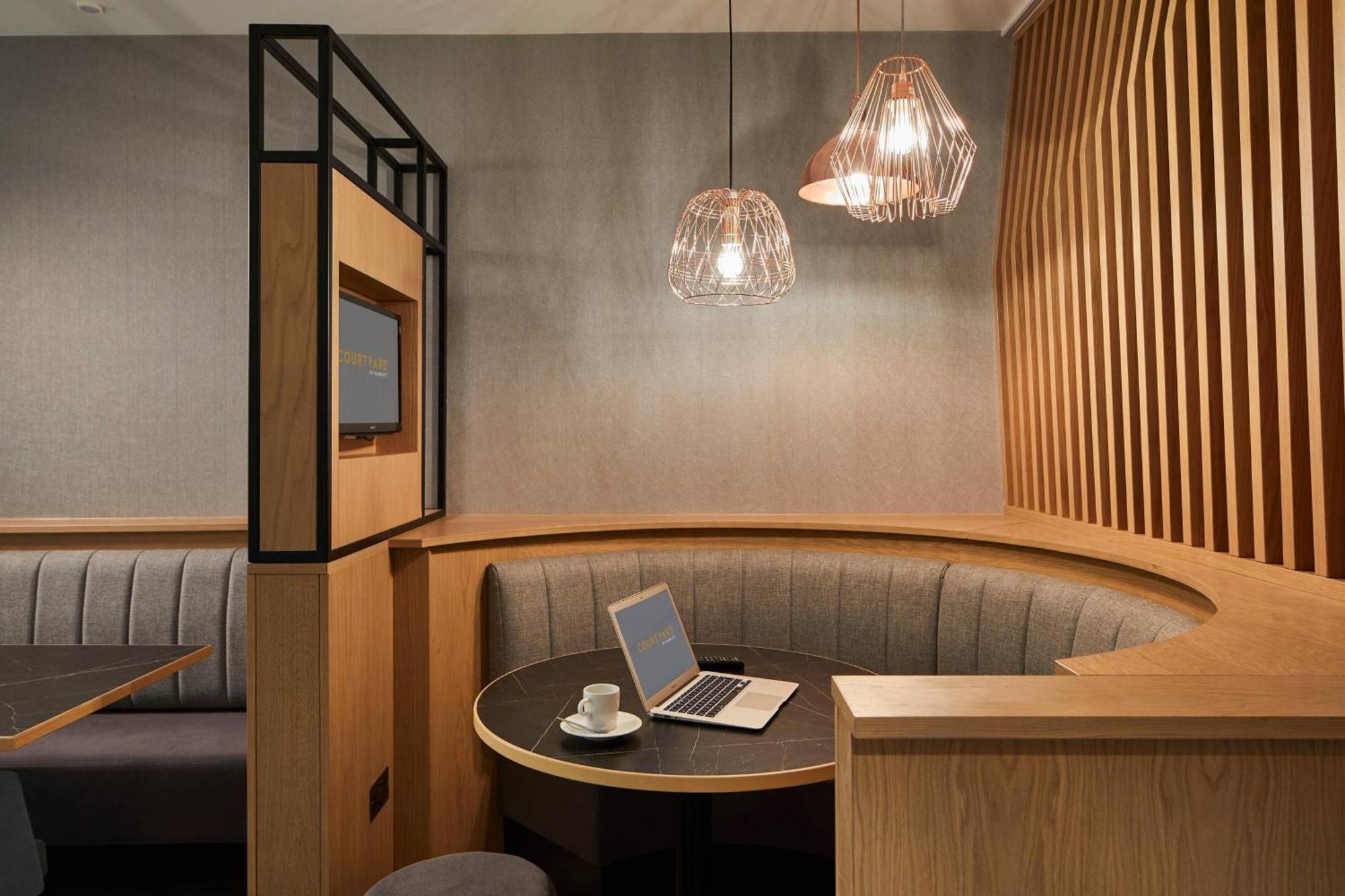 Courtyard By Marriott Oxford City Centre Buitenkant foto