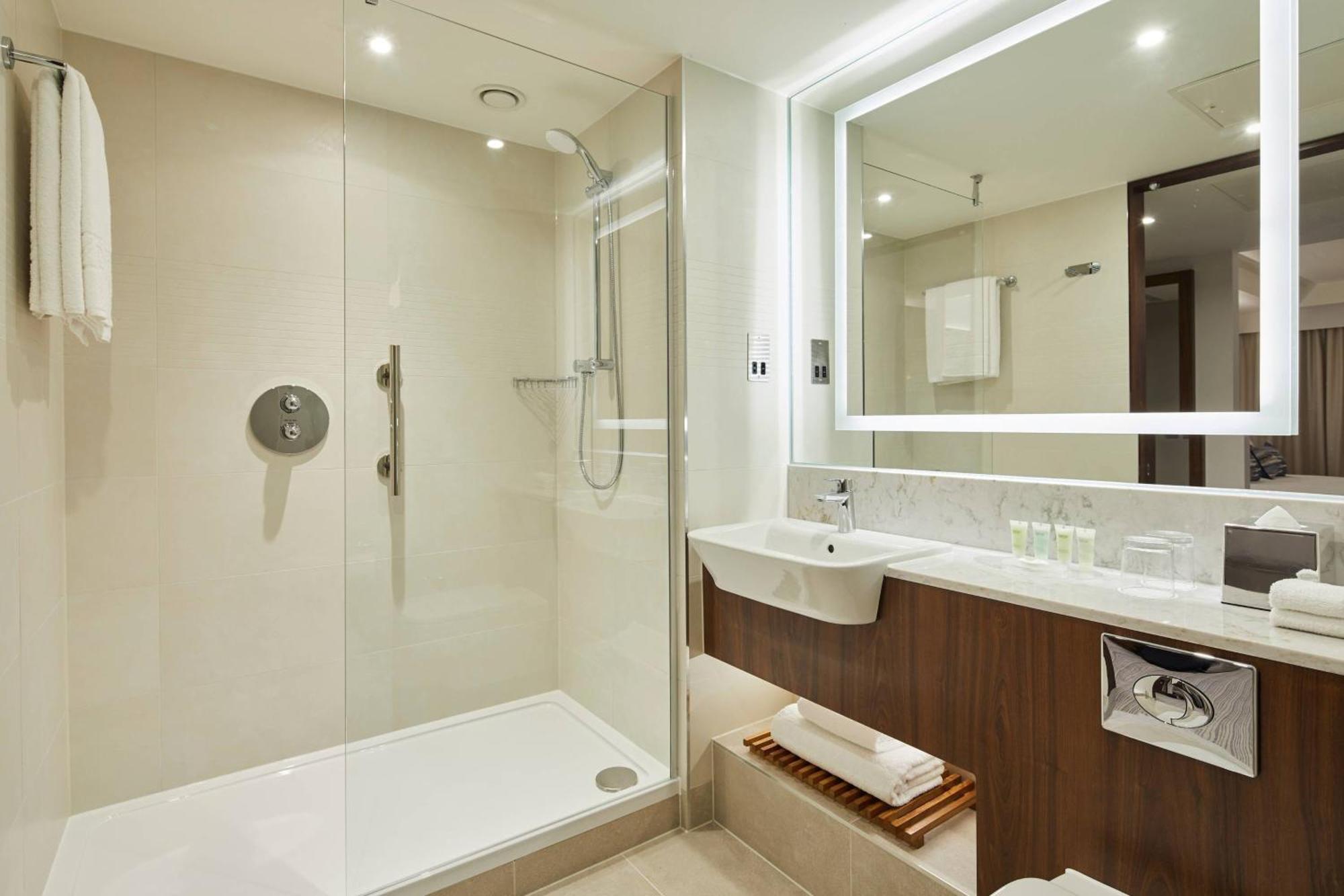 Courtyard By Marriott Oxford City Centre Buitenkant foto