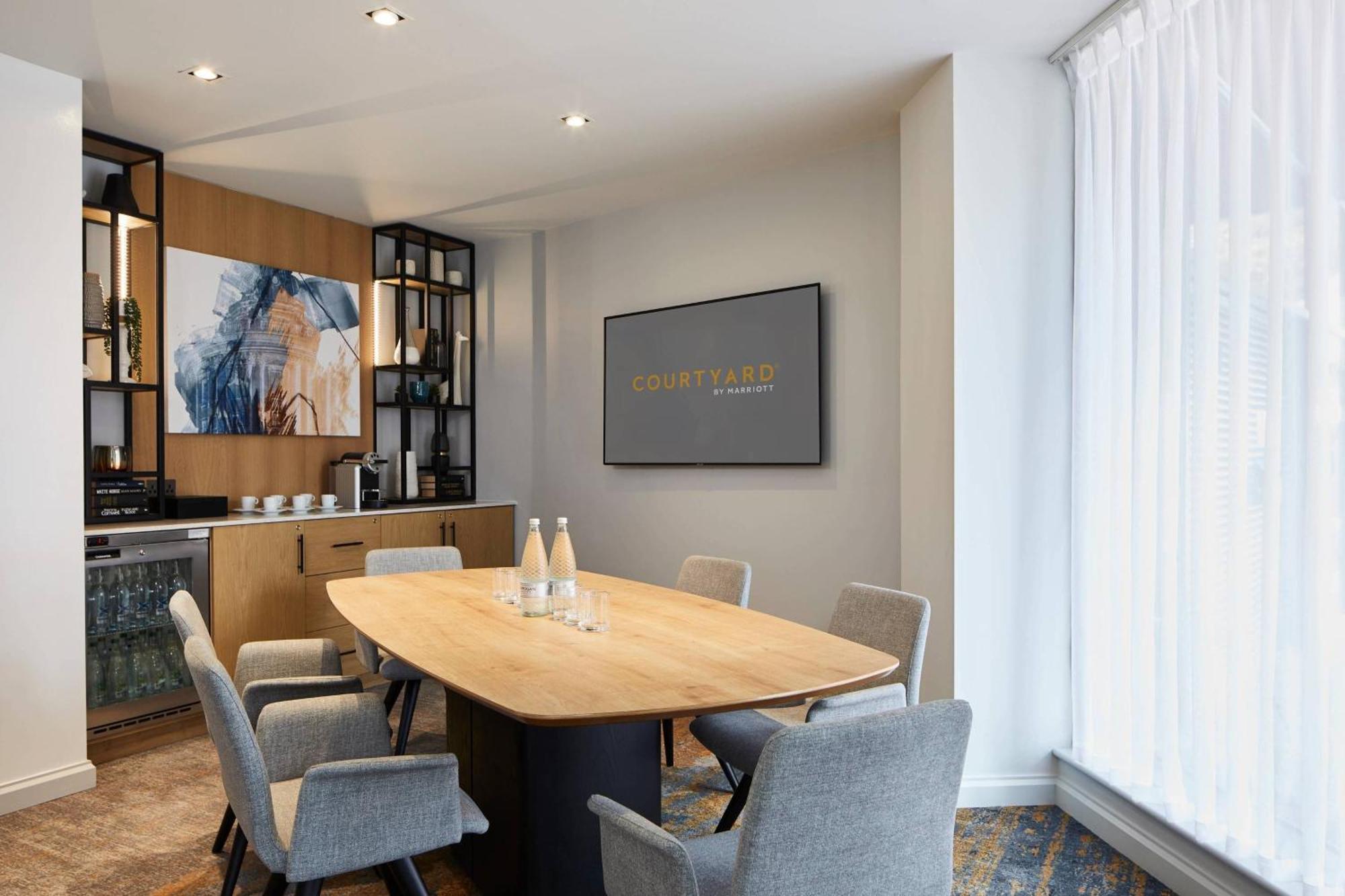 Courtyard By Marriott Oxford City Centre Buitenkant foto