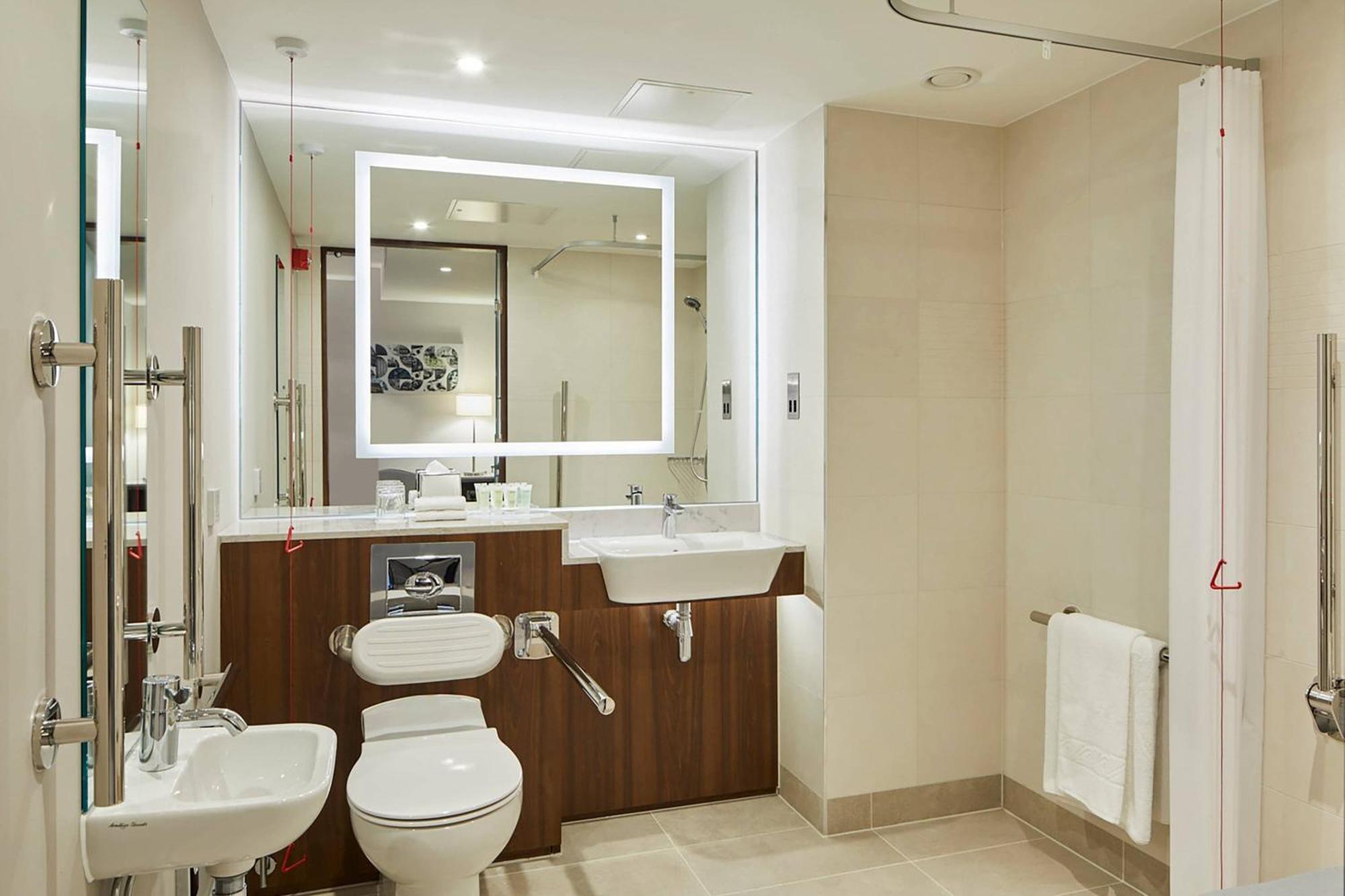 Courtyard By Marriott Oxford City Centre Buitenkant foto